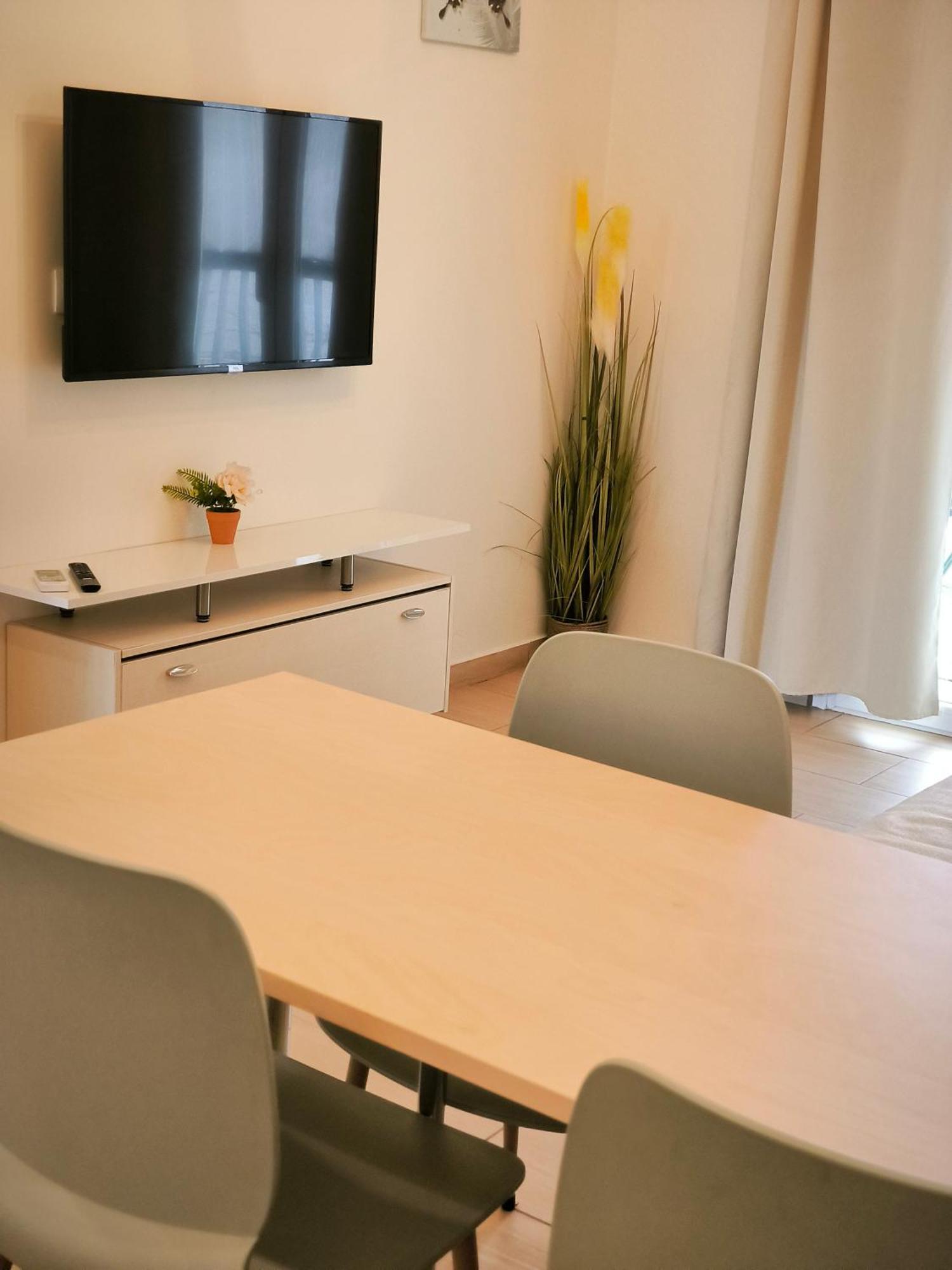 Apartamento Penthouse With An Incredible View 350M From Metro Station! Atenas Exterior foto